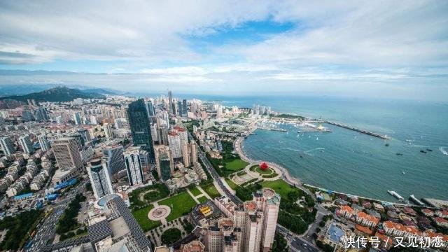 曾经实力相当的两座城市，为什么大连比青岛落后了呢