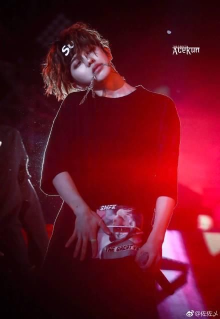 主持人爆料蔡徐坤天价报价，演戏报价8000万 网友：太好挣钱了吧