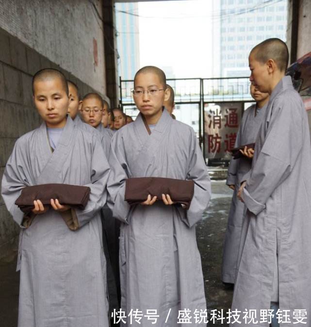 为什么五台山上的尼姑越来越多究竟发生了什么当地人这么说!