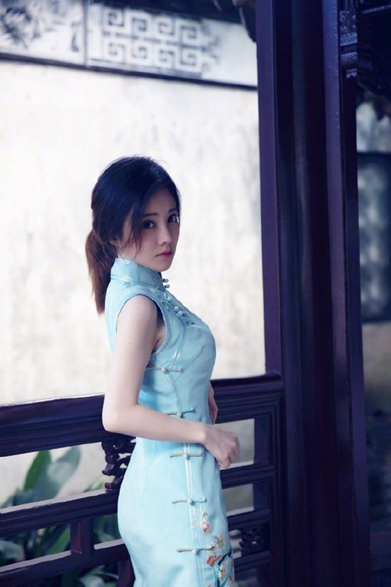 ＂ptid＂:＂a8324』中国传统服饰文化的传承，旗袍的柔性之美，总有一款你喜欢的！