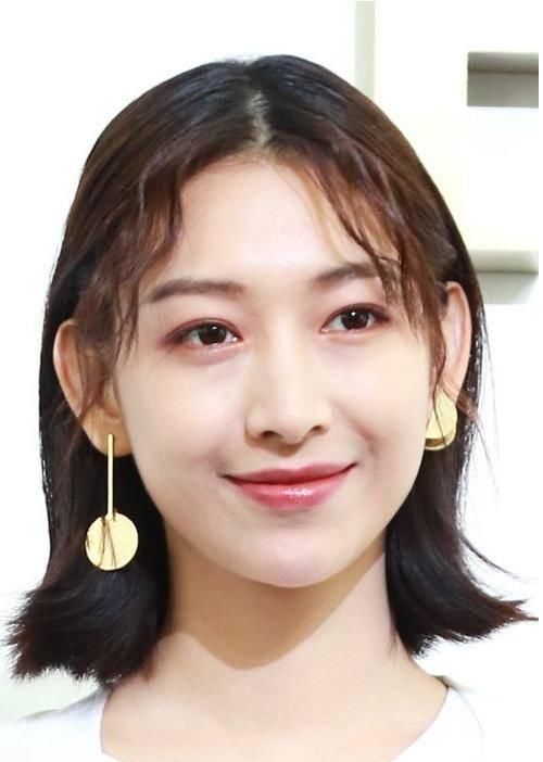  【发型设计】头大脸大女生适合什么刘海？缩放脸型的刘海，新颖独特美
