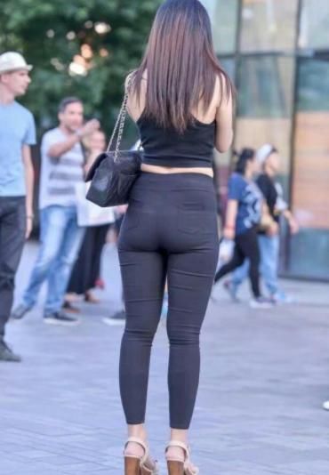 修身显瘦的打底裤，爱健身的妹子们最爱！凸显身材，弹力好！