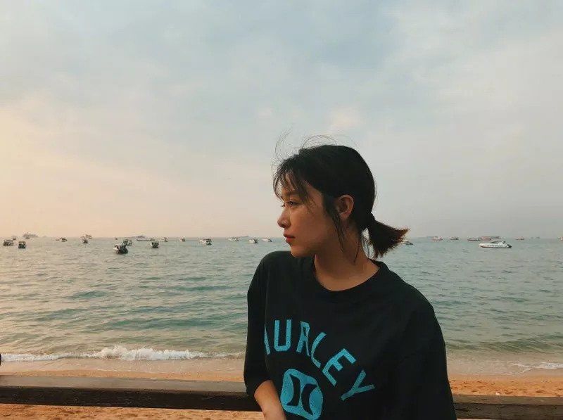 上学被骂狐狸精,跟郑爽闺蜜情遭质疑,分手被网友叫好,你们真的