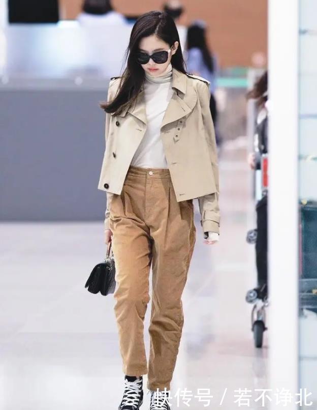  『球鞋』穿什么高跟鞋，难道Jennie的球鞋不香吗？