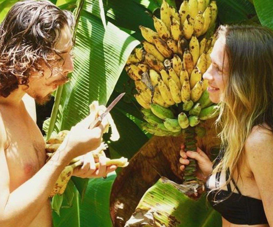 细看澳洲“野人美女”，在山泉中洗澡，腋毛虽长却依然完美