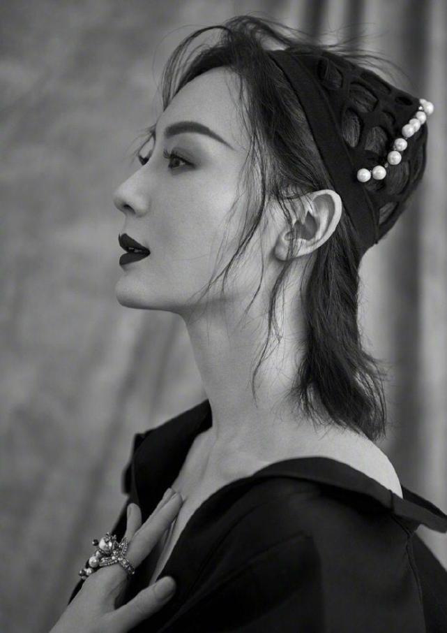 陈数的最美身材照，图三干练十足，图四让我看了莫名心跳加速