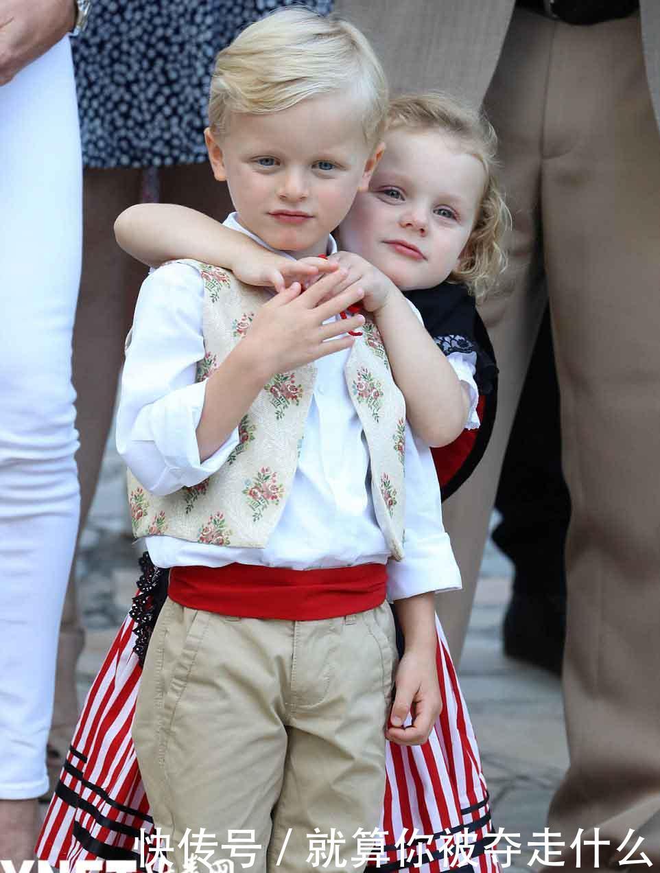 摩纳哥皇室宝宝着民族服饰野餐王妃颜值依旧不输好莱坞巨星