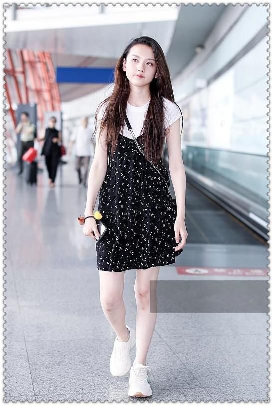 看了宋祖儿膝盖，再看看欧阳娜娜，网友：真是没有对比就没有伤害