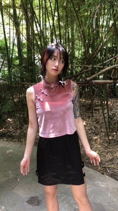  「个性」黑尾酱的穿搭不敢恭维，不仅穿衣风格“怪异”，发型还很个性！
