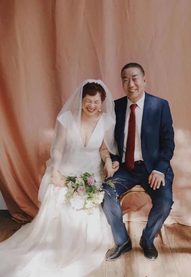  那一刻@迟到30年的婚纱照，这个母亲节我给妈妈补上了｜素人改造