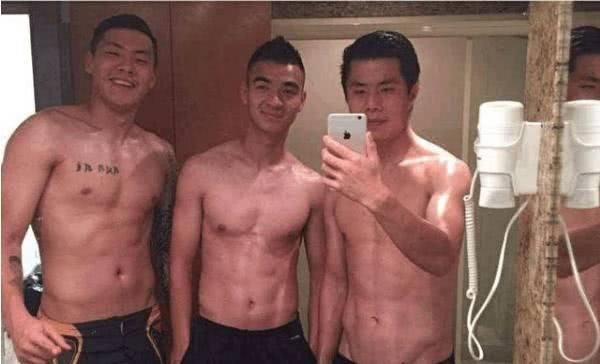 王大雷用健身照回应白切鸡言论 网友：还是取消国足吧 闹心