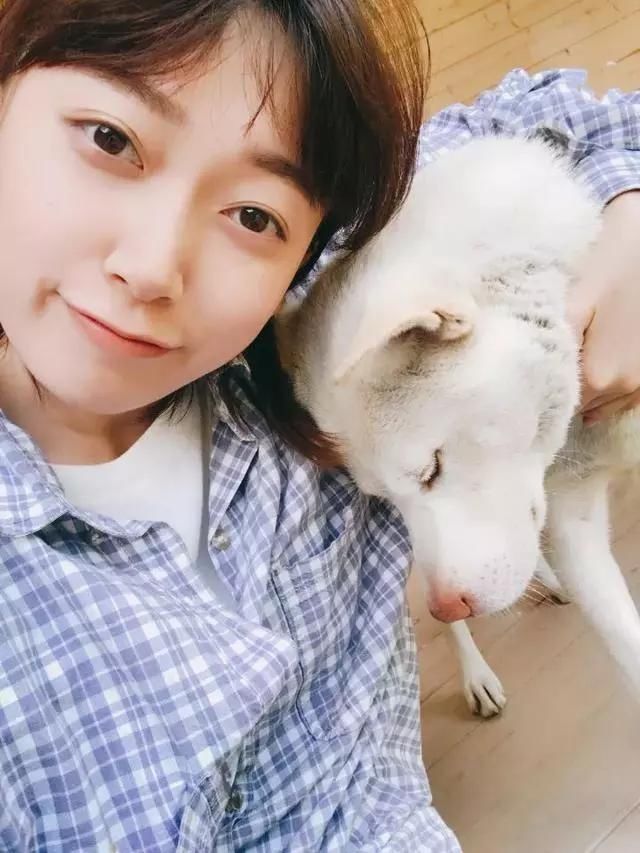  老桥@52岁的他为健康养老，跑大山里盖木屋，过上让人艳羡的生活