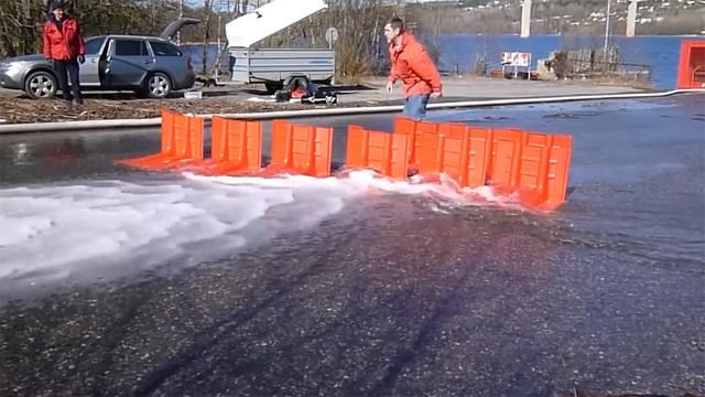 老外发明挡水“神器”1小时可装200米，比传统沙袋快