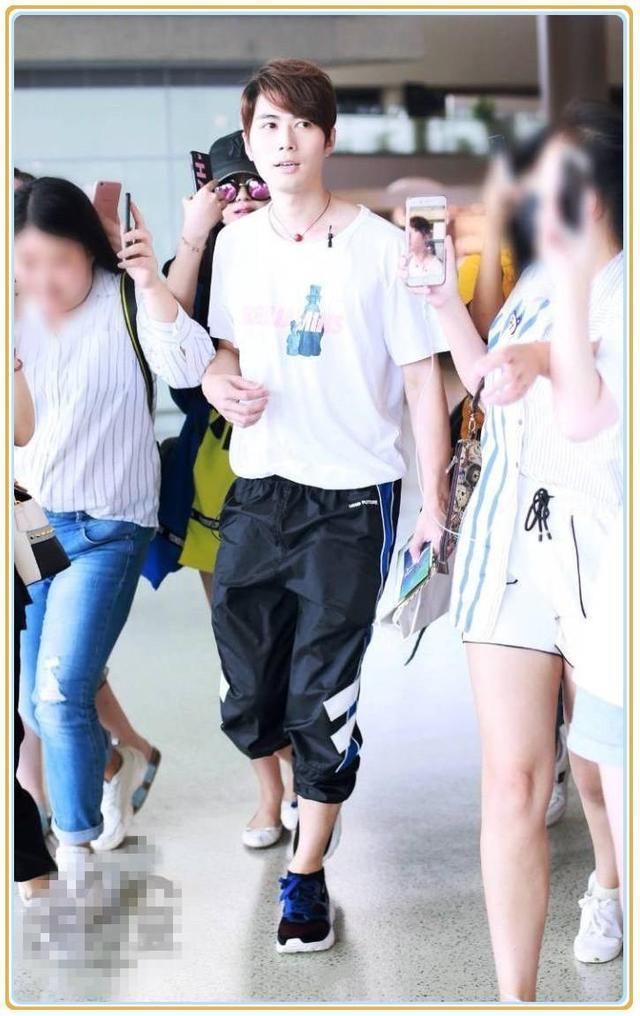 陈学冬张翰同穿运动裤走机场,网友:终于知道邋遢与精致的差距了
