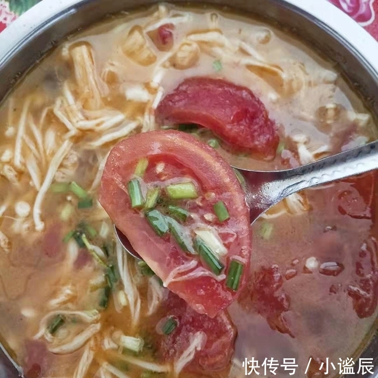  『变细』西红柿和它一起煮，隔三差五吃，美白淡斑排宿便，腰肢变细了