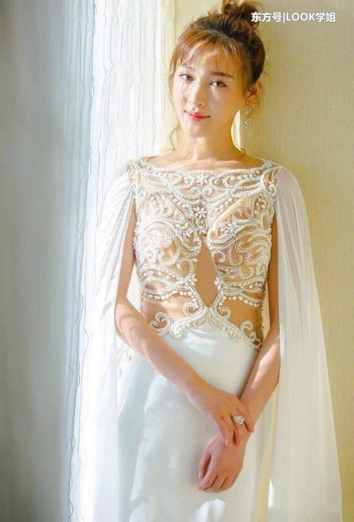 她被称为最美潘金莲，32岁韵味十足，蕾丝镂空裙惊艳全场