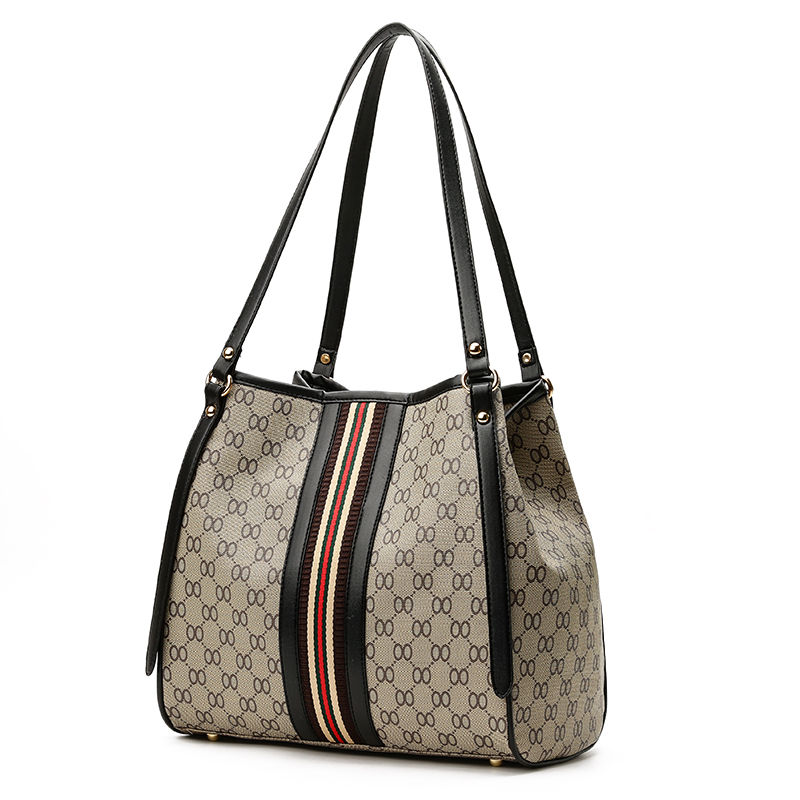 精致女人出门都需要一款包包，这几款时尚百搭，一年四季都能背