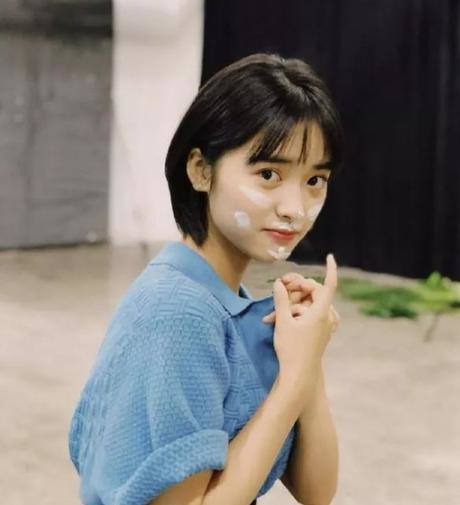 沈月只是剪了发型，160cm穿搭出180的气场，网友：这发型看了想剪