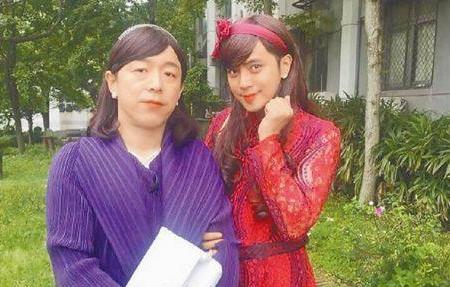 男明星涂口红什么样？郑凯Skr魔鬼，黄渤似贵妇，李晨让人目瞪口