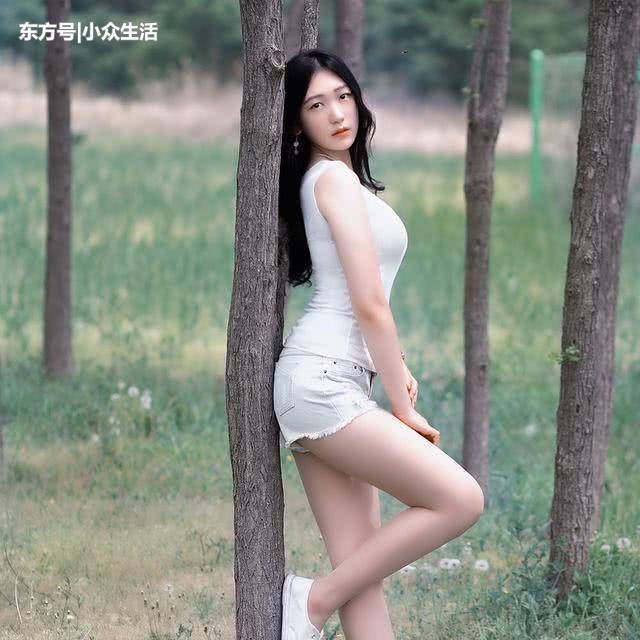 乡下小姐姐肉色丝袜抢眼,现在的农村妹子也放的开了