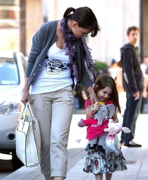  『引发』高跟鞋、奶嘴、穿高跟鞋的小七以及引发网友评论，好莱坞宝贝备受关注