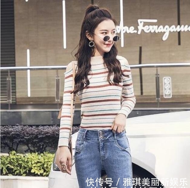 「动人」女人不要总穿阔腿裤了,现在正流行的牛仔裤,穿出纤纤美腿