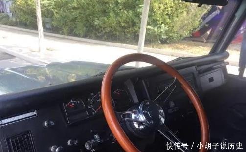 车身@私人订制版北汽212,金属灰车身,外挂钢锹备胎,媲美牧马人