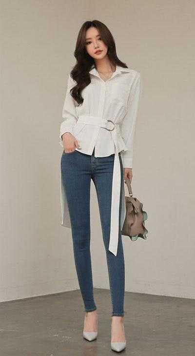 紧身裤女人穿在身上有一种知性的美感，穿起来显得腿部修长