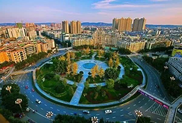 四川内部@四川潜力最大的黑马县,高铁站数量比成都还多,如今又要新建机场