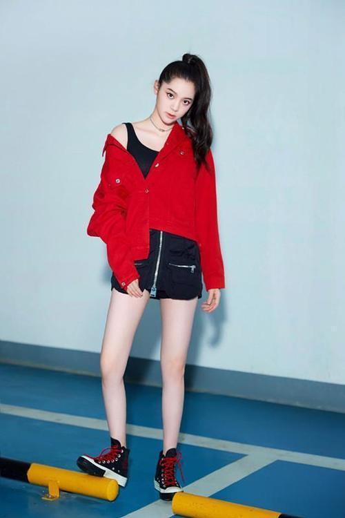 女生上大学就要打扮美美的，像吴宣仪等人这样穿，特别有异性缘！