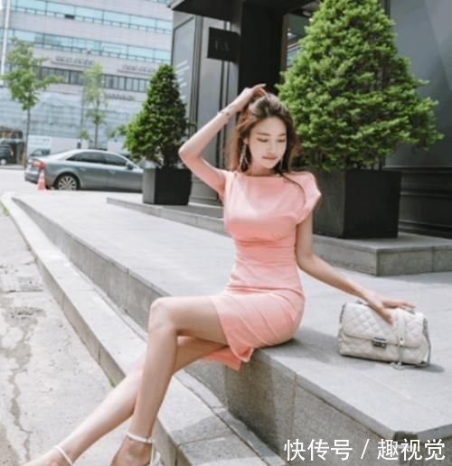 辣妈:时尚优雅,绽放出辣妈独特风范!,30岁辣妈浅色连衣裙