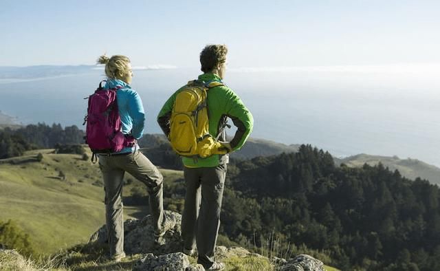 「登山鞋」户外新手登山装备,来拥抱大自然必学的时尚女子穿搭