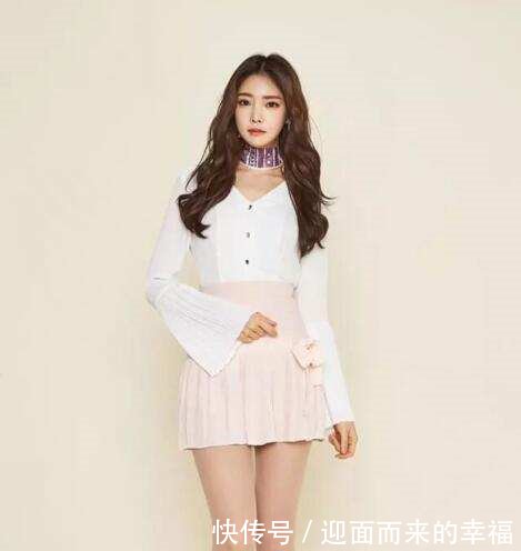 街拍图1两位小姐姐成熟知性美,图3小姐姐俏皮可爱