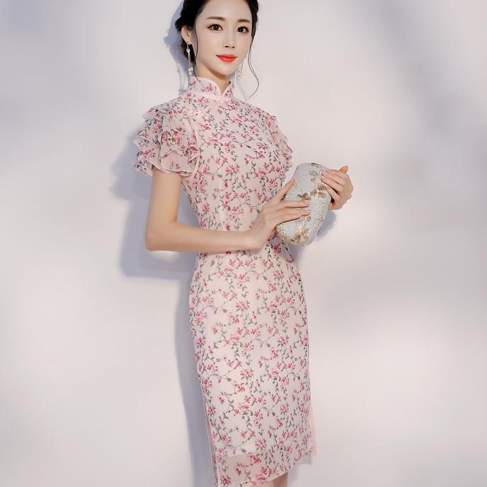 中国改良旗袍火了，气派婉约动人，民国风十足，适合45岁女人