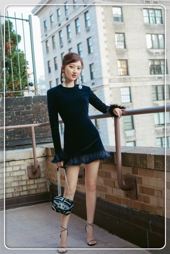 景甜坐姿真高明!双腿夹的没有一丝缝隙,网友:张继科太不称职了