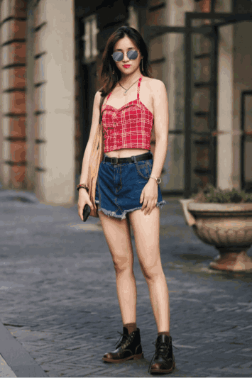 街拍: 如果这是你老婆, 你会愿意让她穿出这样出门吗?