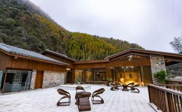 是什么让城里人抢着往干坑跑,莳光·山居让你忘记时间!