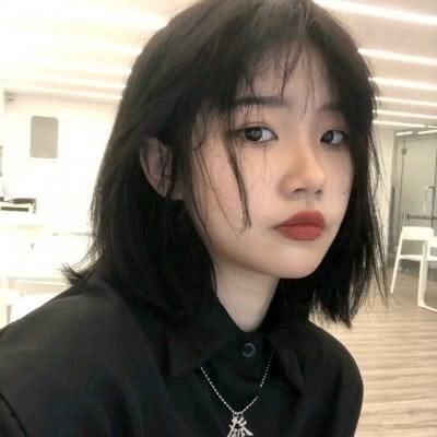  花脸■00后经常对“嘴唇”做3件事，颜值八成越来越高，早晚养成校花脸