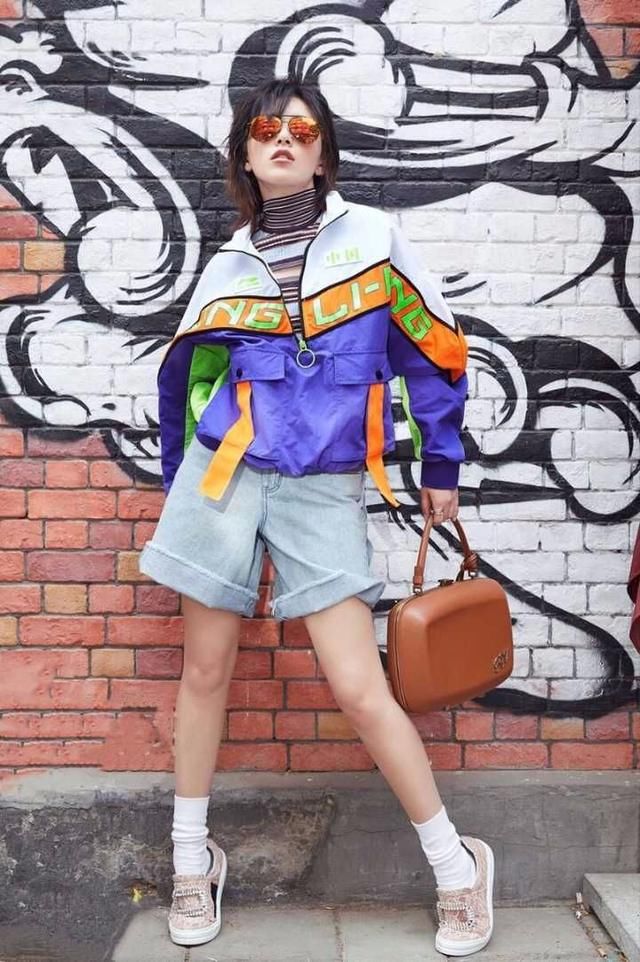 阚清子这是要换风格吗？短发的她轻松驾驭帅气穿搭，又酷又美！