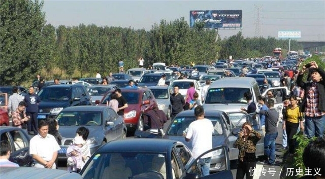 五一西湖单日游客超过60万，游客哭诉：我后悔了，不想出来玩了