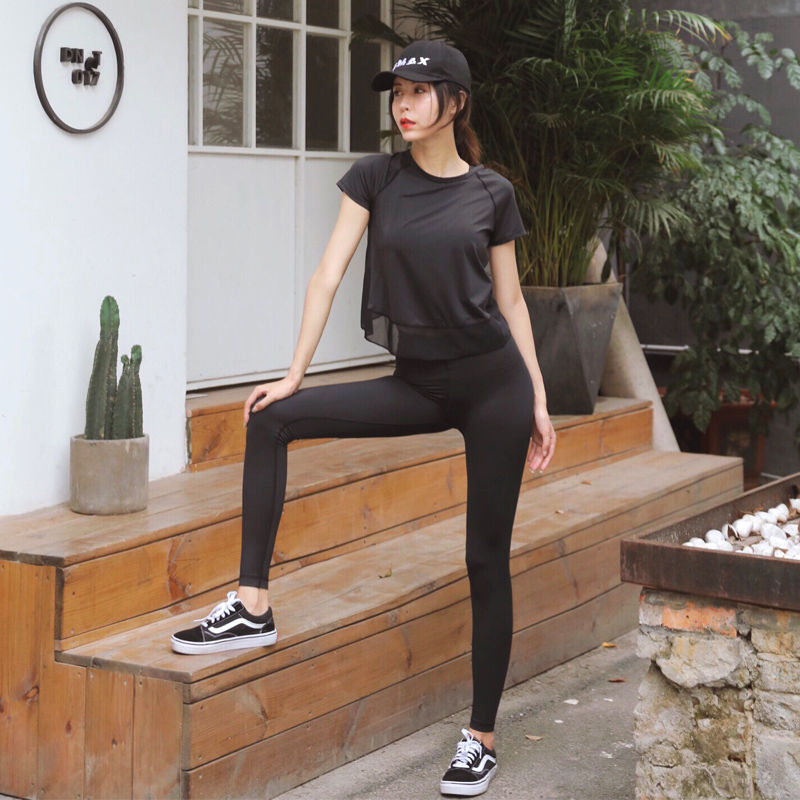 不得了!现在的女人去健身越穿越迷人，让人都不能好好健身了