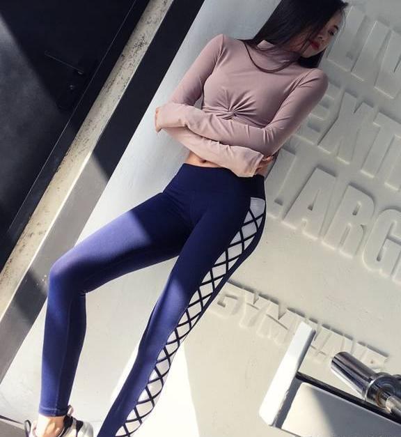 甜美优雅的打底裤小姐姐，身材挺拔有型，网友：真想一起去运动！