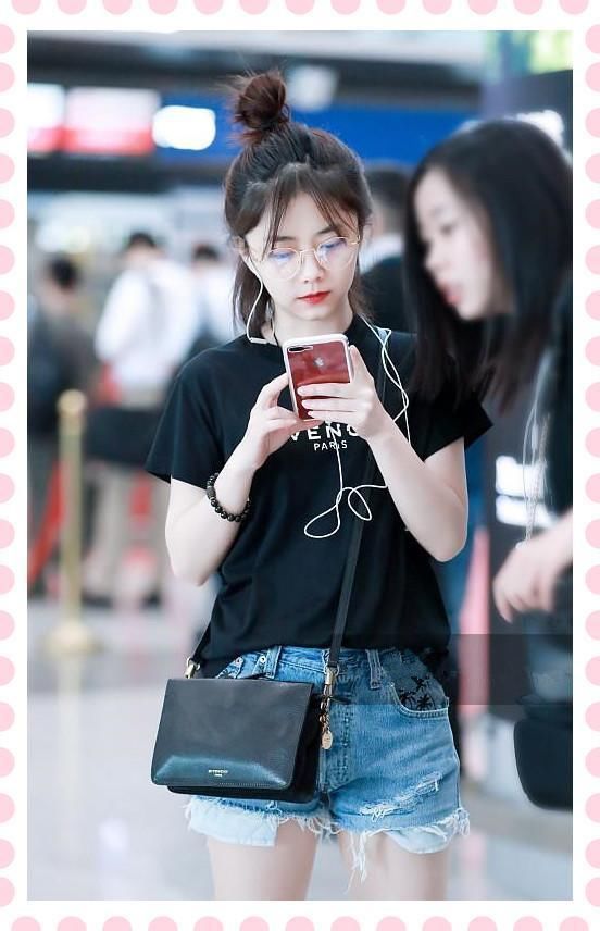 本以为古力娜扎扎丸子头够嫩了，但看到谭松韵这效果，我沉默了！