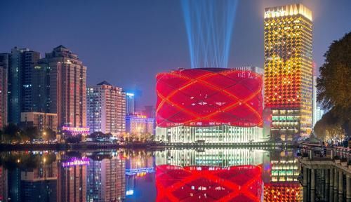  [重庆]中国最潮流的五座城市：年轻男女爱打扮，越来越注意自己的形象