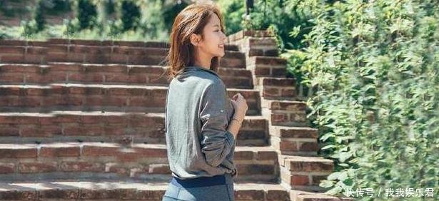 路人街拍时尚靓丽的打底裤美女，精致甜美，穿出女神范