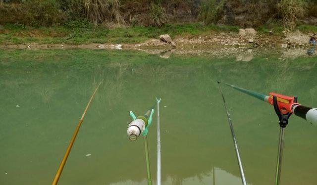 「钓友」钓友问我钓鱼主要用多长的竿答案是两极分化