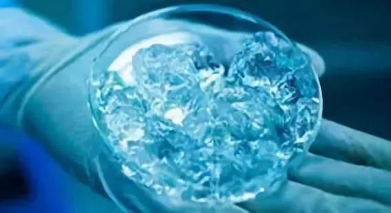 每个男人可能都听到过这句伤自尊的话:“你脸上的油都可以炒菜了.