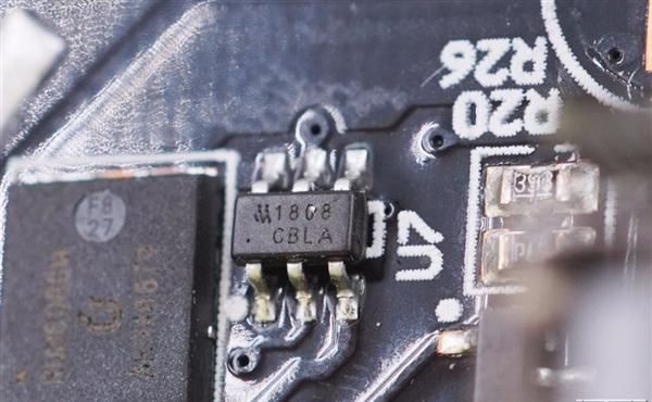 云星电子|三口USB+27瓦快充 米家插线板拆解:用料精细