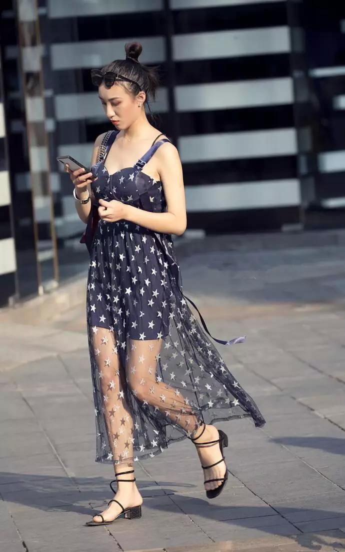 素人街拍吊带长裙个个很仙，谁是你的菜?