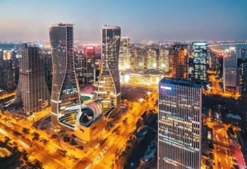  #我国#我国崛起最快的一座城，超越南京，将碾压武汉，比肩上海